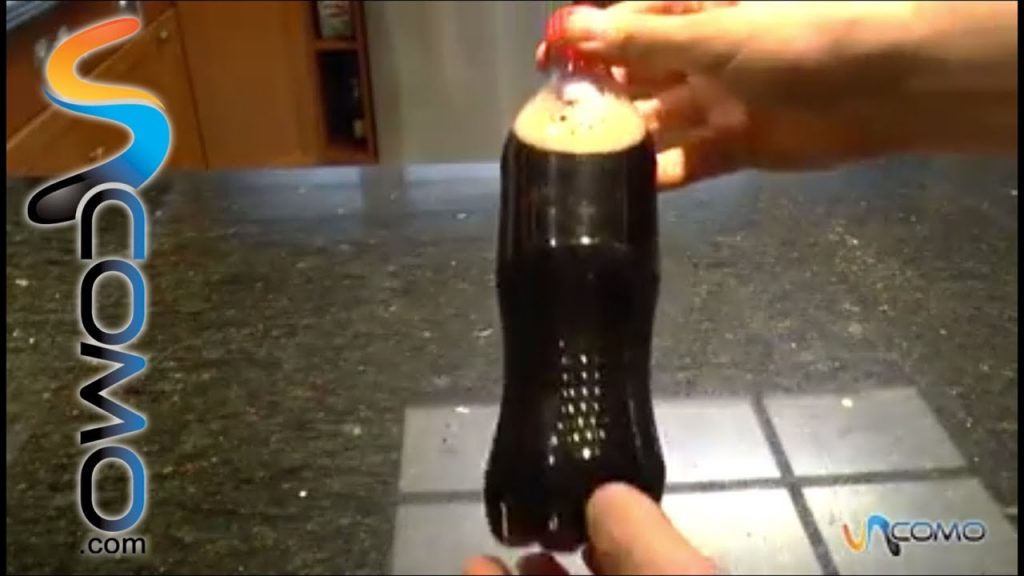 ¿Cómo abrir una botella de refresco con mucho gas?