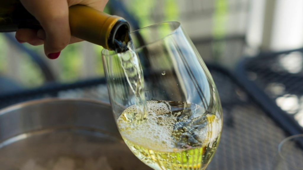 ¿Qué vino es más dulce Sauvignon Blanc o Chardonnay?